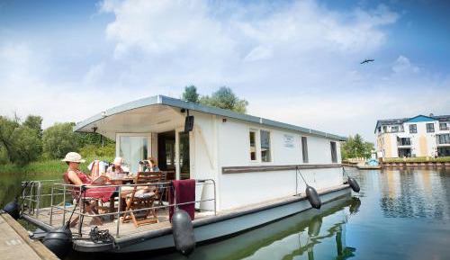 Two-Bedroom Apartment with Lake View