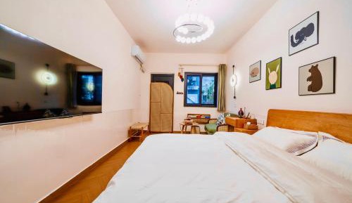 Classic One-Bedroom Apartment with King Bed