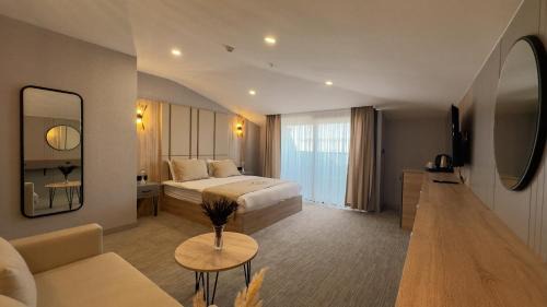Deluxe Double or Twin Room with Sea View