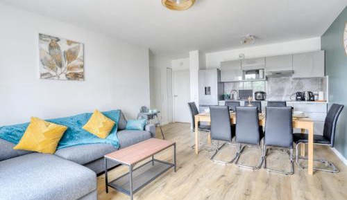 Four-Bedroom Deluxe Apartment