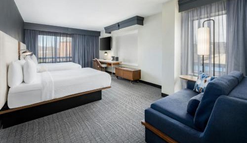 Larger Guest room, 2 Queen, Sofa bed, Aquarium view, Balcony