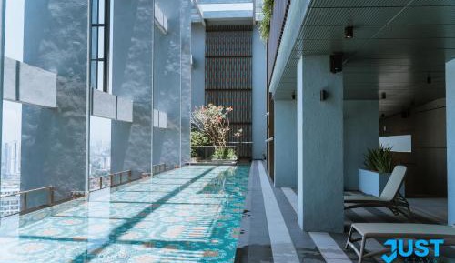 Two-Bedroom Deluxe Apartment with Balcony