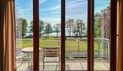 Apartment with Lake View