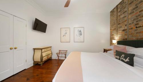 Deluxe King Suite