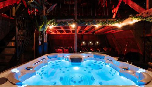 Suite with Hot Tub