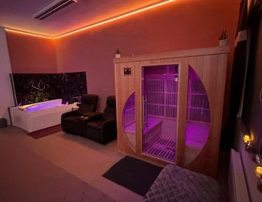Studio with Spa Bath