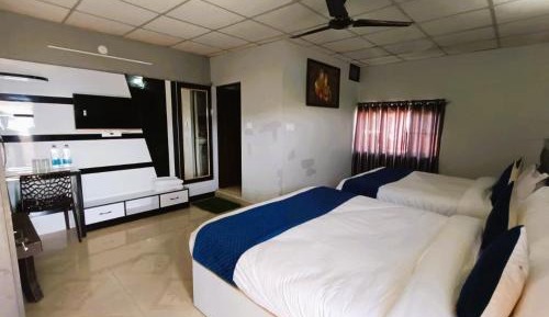 Deluxe Family Room