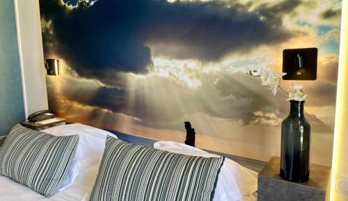 Superior Queen Room with Queen Bed - Non-Smoking