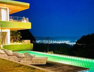 Deluxe Twin Room with Hill View