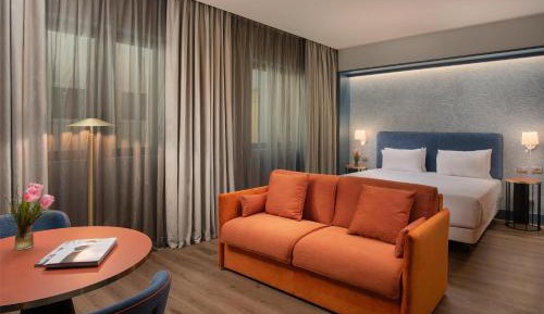 Family Adjoining Room (2 Adults + 2 Children)