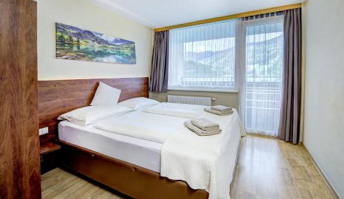 Two-Bedroom Apartment with Balcony and Lake View