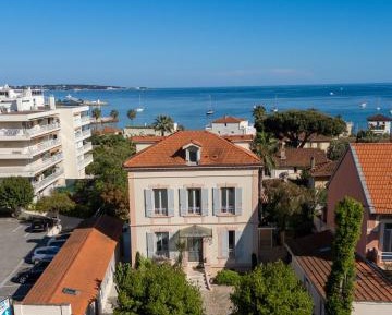 Villa - Beach Front