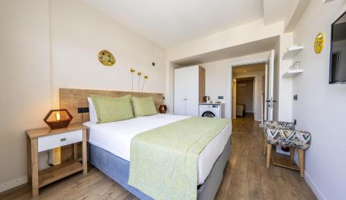 Deluxe Suite with Sea View