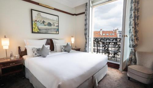 Deluxe Balcony Room