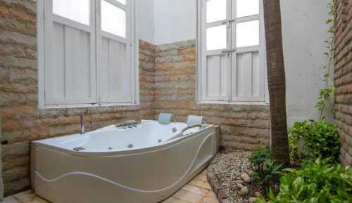 Deluxe Double Room with Bath