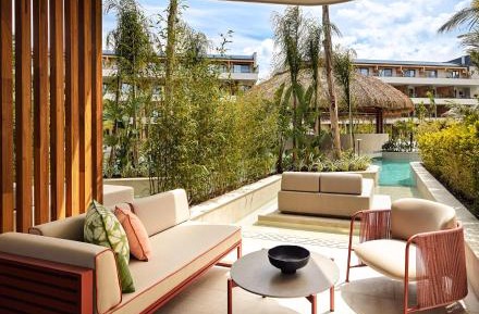 Deluxe Swim-Up (+18 Adults Only)