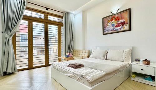 One-Bedroom Apartment with Balcony and Water View