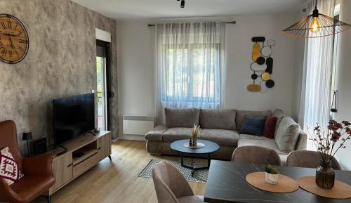 Two-Bedroom Apartment with Mountain View