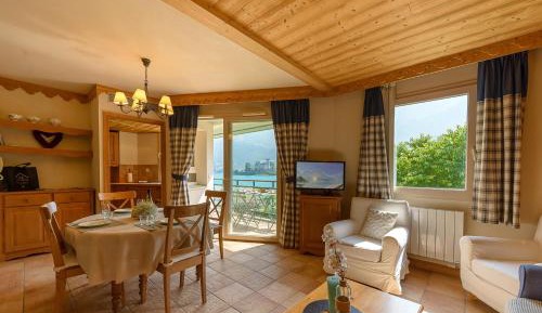 Three-Bedroom Apartment with Lake View