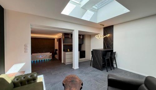 Deluxe Suite with Spa Bath