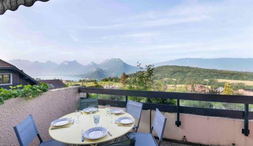 Two-Bedroom Apartment with Lake View