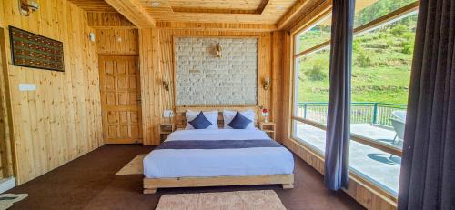 Suite with Mountain View