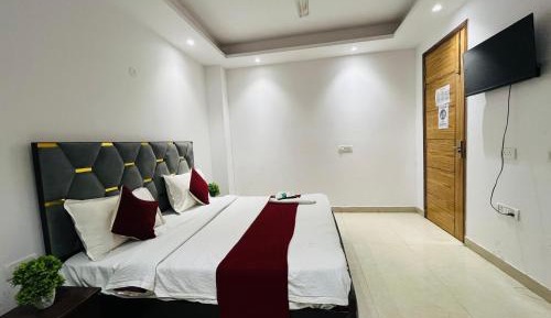Deluxe Double Room (2 Adults + 1 Child)
