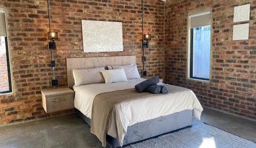 Deluxe Double Room (2 Adults + 1 Child)