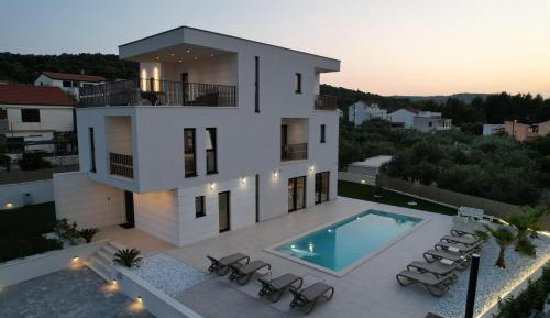 Villa - Beach Front