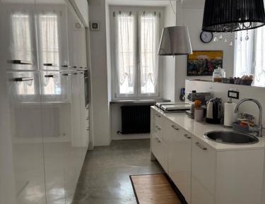 Deluxe One-Bedroom Apartment