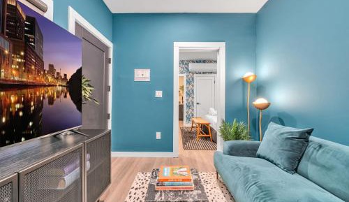 Deluxe Queen Suite