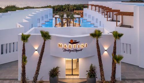 Suite with sharing pool