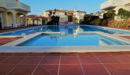 Apartment with Pool View 