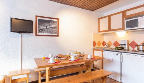 Studio with Cabin (5-6 Adults)