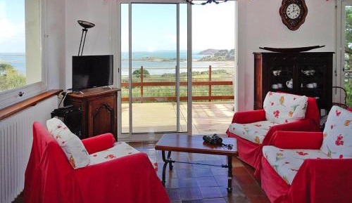 Five-Bedroom Holiday Home
