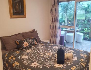 Queen Room with Shared Bathroom