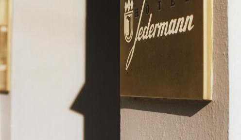 Basic Single Room with Shared Bathroom