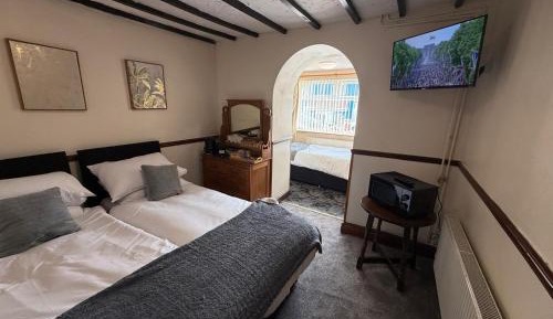 Deluxe Family Suite