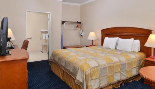 One King Bed Accessible Non-Smoking