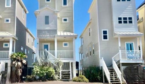 Three-Bedroom Holiday Home 