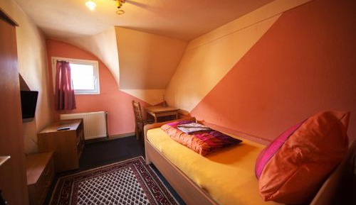 Single Room with Shared Bathroom