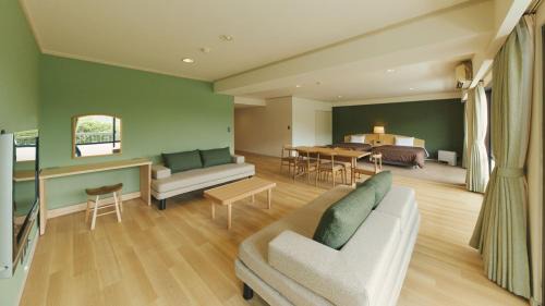 Deluxe Double or Twin Room with Mountain View