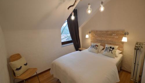 Sixteen-Bedroom Holiday home