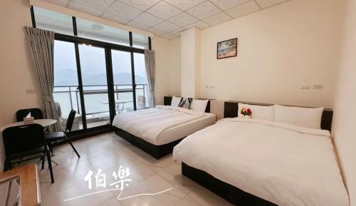 Quadruple Room with Lake View
