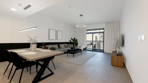 One-Bedroom Apartment with Balcony
