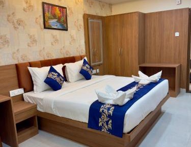 Deluxe Double Room (2 Adults + 1 Child)