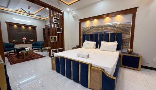 Deluxe Queen Room