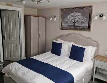 Deluxe Double Room with Shower