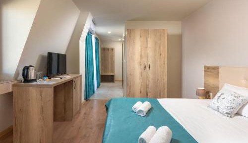 Deluxe Double Room with Balcony and Sea View