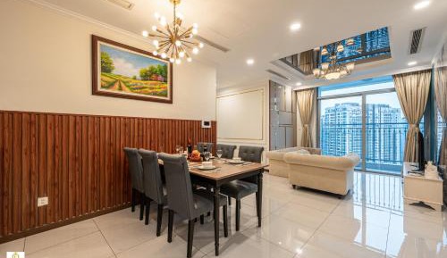 Three-Bedroom Apartment with Balcony